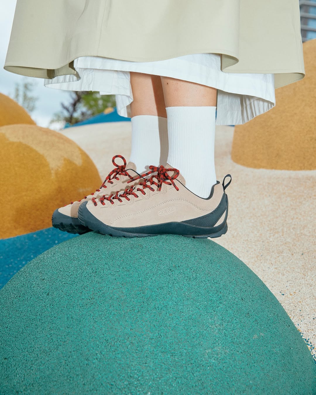 【新品未使用】【8月中限り！】KEEN JASPER SILVER MINK KEEN JASPER - The Versatile Shoe for Office and Rock Climbing