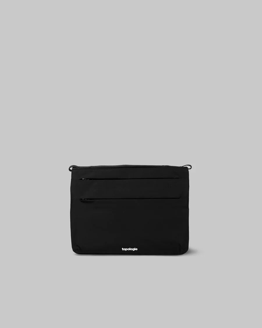 Topologie Wares Bags Flat Sacoche Medium Black Tech Sateen - @dv