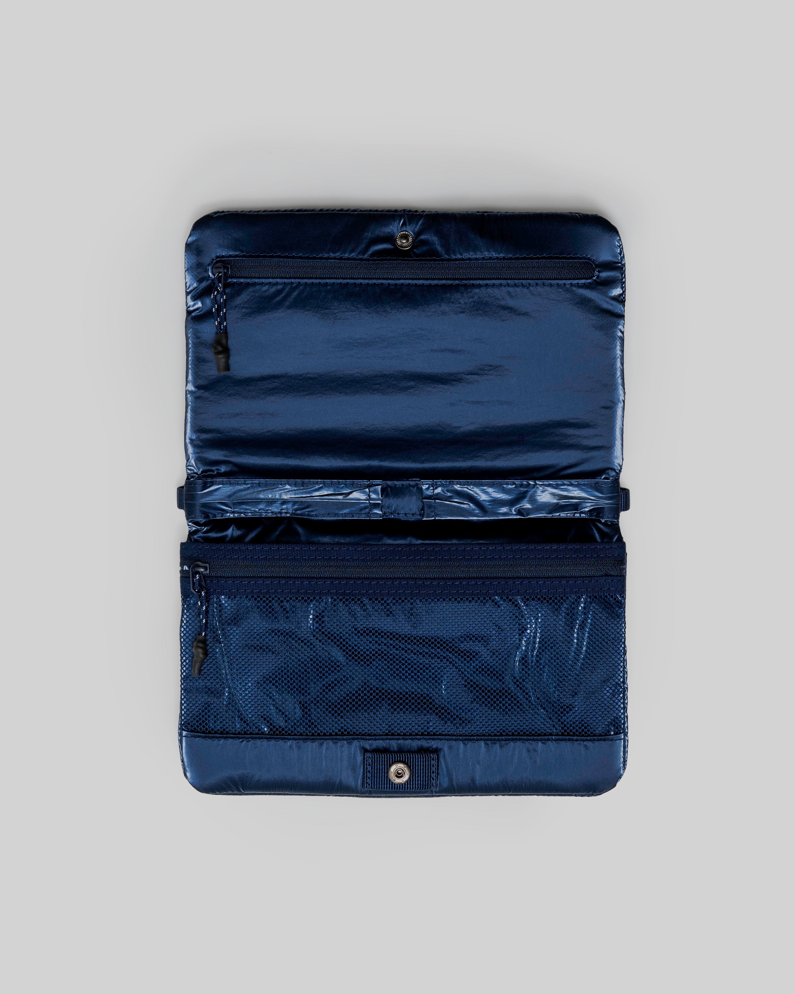 Topologie Wares Bags Flat Sacoche Small Marine Blue Metallic Puffer - @dv